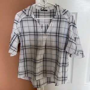 Very J Plaid Linen Blend Top. Size Medium.
